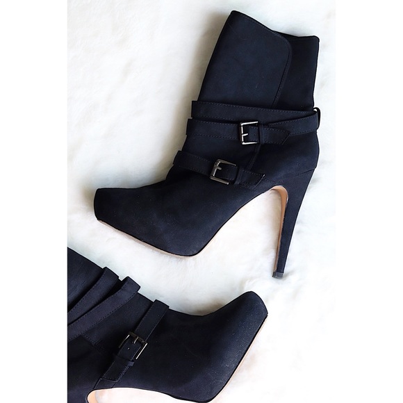 EUC Aldo Black Buckle Heel Boots - Picture 16 of 16